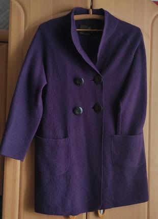 Пальто зі 100% вовни.