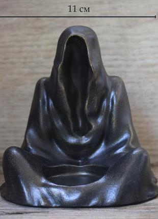 Подсвечник из бетона «призрачный волшебник»