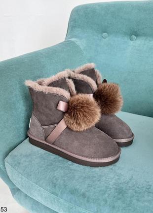 Жіночі натуральні уггі із бомбончиками