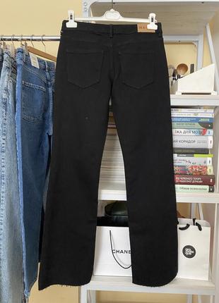 Шикарные черные джинсы прямые ровные широкие клеш na-kd3 фото