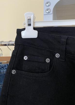 Шикарные черные джинсы прямые ровные широкие клеш na-kd4 фото
