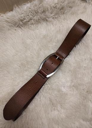 Замечательный кожаный ремень next.