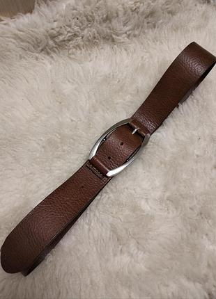 Замечательный кожаный ремень next.