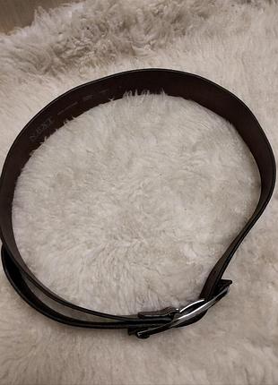 Замечательный кожаный ремень next.