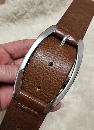 Замечательный кожаный ремень next.