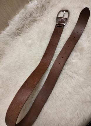 Замечательный кожаный ремень next.