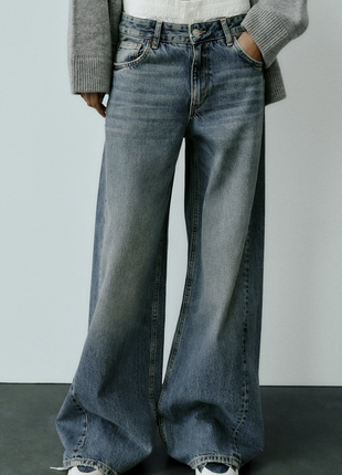 Суперширокие трендовые джинсы с элементами белья
