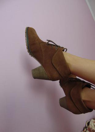 Женские ботинки