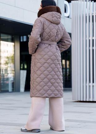 Стильне подовжене зимове пальто на утеплювачі кольору мокко2 фото