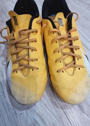 Бутсы футбольные