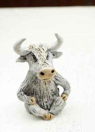 Фигурка белого быка сувенир для дома2 фото