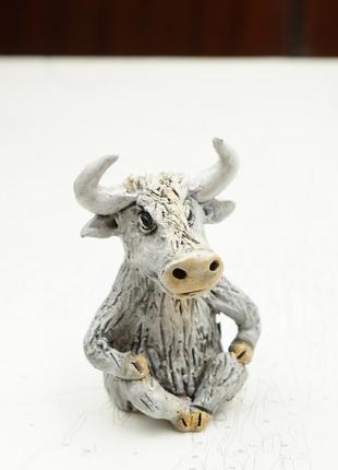 Фигурка белого быка сувенир для дома3 фото