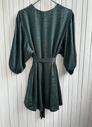 Шикарное сатиновое платье зеленого цвета с клиньями6 фото