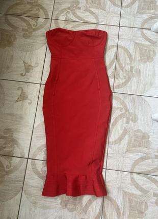 Красное платье миди1 фото