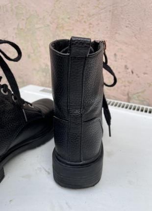 Демисезонные черные ботинки на шнурках с молнией4 фото