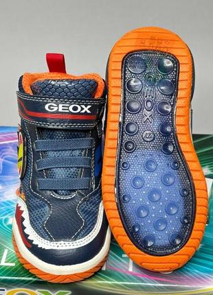 Детские ботинки geox inek 27,31,33 р-р  с мигалками для мальчика.7 фото