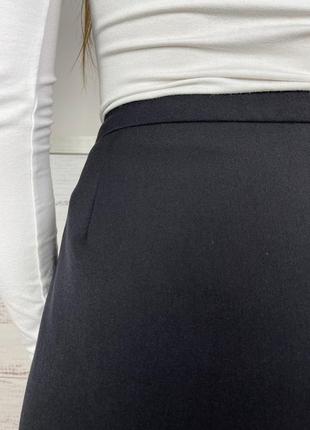 Плотная черная юбка мини с контрастными карманами 1+1=39 фото