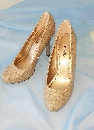 ✨️ золотистые туфли с бриллиантовым блеском на высоком каблуке