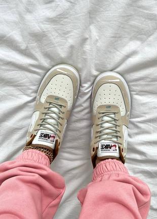 Женские кроссовки nike air force 1 white beige5 фото
