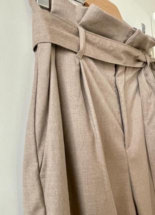 Стильные брюки h&m песочного цвета с поясом6 фото