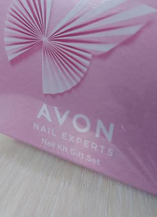 Подарунковий набір для догляду за нігтями. avon (nail/care/10ml + cuticle/cream/15ml + manicure/spatula/1pcs)4 фото