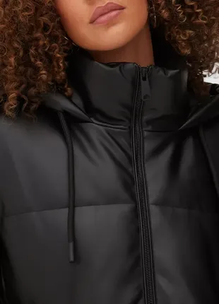 Зимняя куртка из искусственной кожи, пуховик черного цвета4 фото