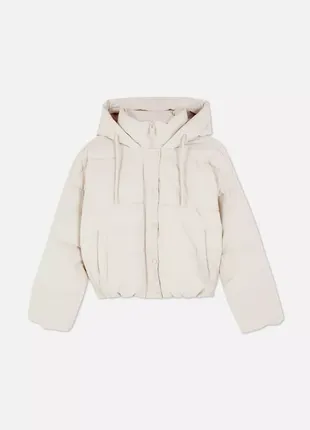 Короткая зимняя куртка белого цвета4 фото