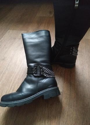 Продам сапожки, черевики, ботинки.