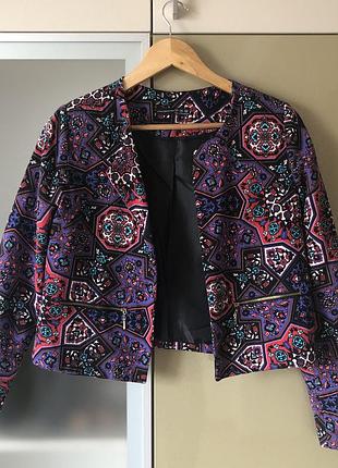 Яркий пиджак atmosphere