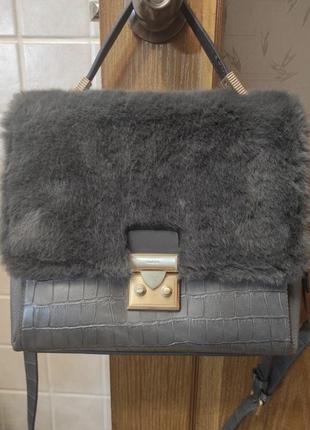 Стильна сумка з хутром від parfois