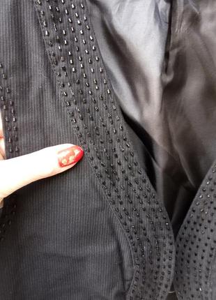 Новая эффектная красивая, нарядная черная распашная жилетка расшита бисером,безрукавка.2 фото