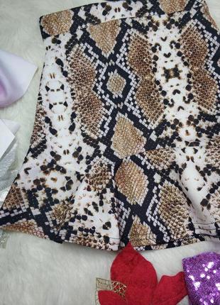 Нова трендова юбка спідниця з зміїним принтом prettylittlething3 фото