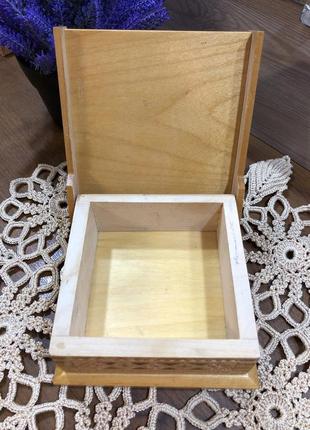 Шкатулка для украшений.