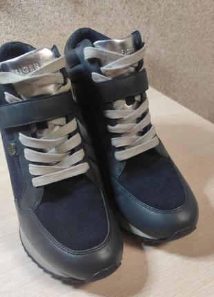 Продам сникерсы tommy hilfiger