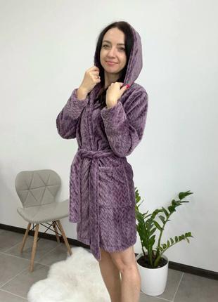 Теплый женский халат с двойным капюшоном фиолетового цвета2 фото