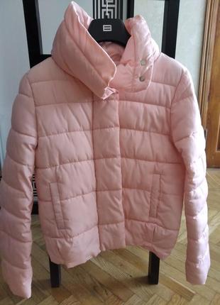 Подростковая курточка персикового цвета на 10-11 лет для девочки