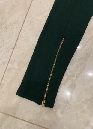 Зеленые брюки лосины леггинсы от zara женские с золотыми замочками9 фото