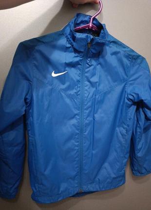 Ветровка nike 128/137 см