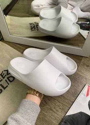 Шлепанцы adidas yeezy slide white