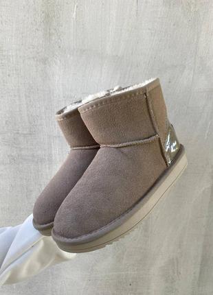 Угги жіночі ugg mini light brown лак.пятка3 фото