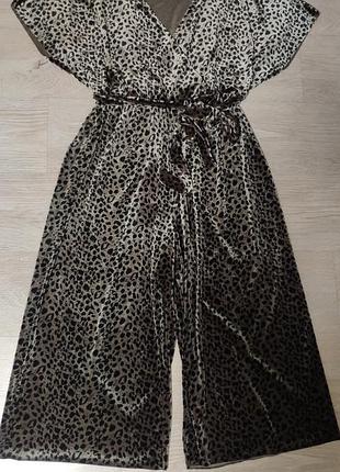 Крутой велюровый комбинезон