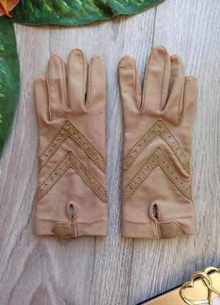 Женские перчатки с кожаными вставками isotoner, водительские бежевые однотоны эластичные перчатки3 фото
