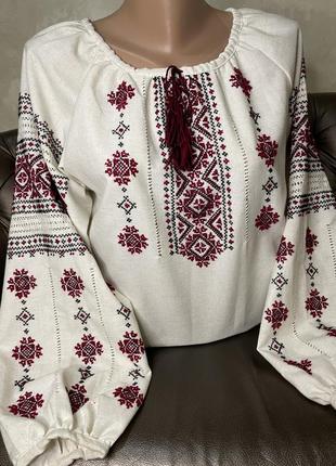 Стильна жіноча вишиванка на сірому льоні ручної роботи. ж-2336