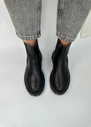 Женские черные зимние ботинки челси на тракторной подошве натуральная кожа10 фото