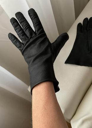 Чорні шкіряні рукавички
