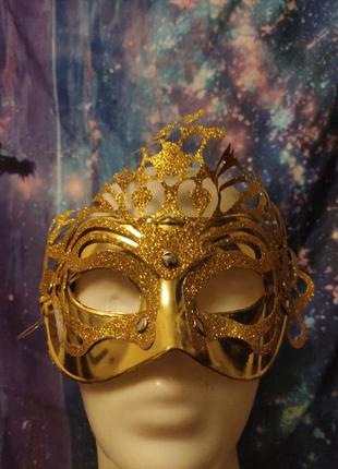 Ажурная венецийская маска