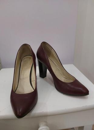 Шкіряні туфлі