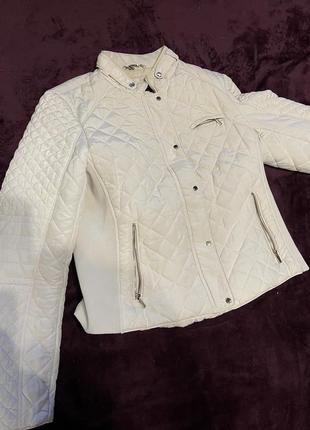 Жіноча вітровка