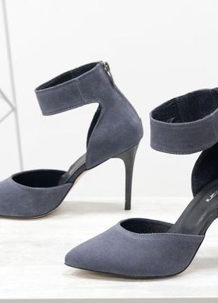 Замшевые эксклюзивные туфли на шпильке серого цвета на шпильке2 фото