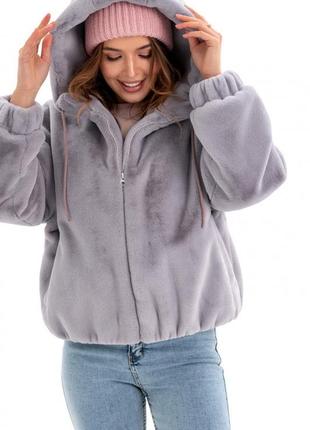 Шуба женская оверсайз короткая, утеплённая, меховая с объёмным капюшоном, на молнии, серая1 фото